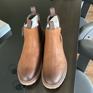 Perry Ellis Laso Chelsea boots